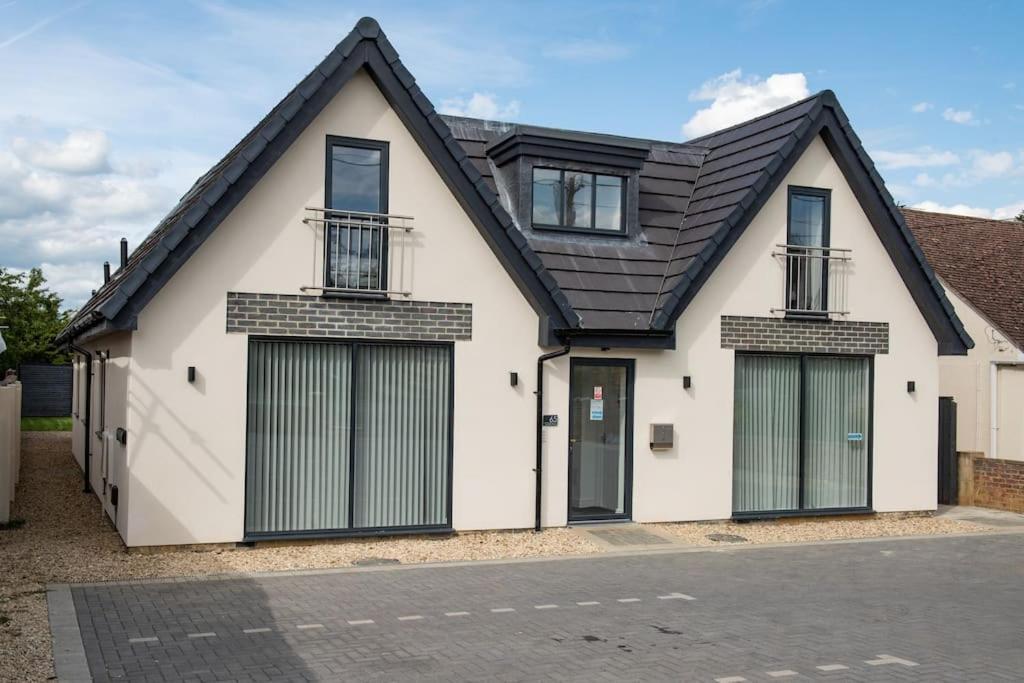 Orchid Lodge: Two-Bed Flat Near Blenheim Palace & Oxford Kidlington Exterior photo